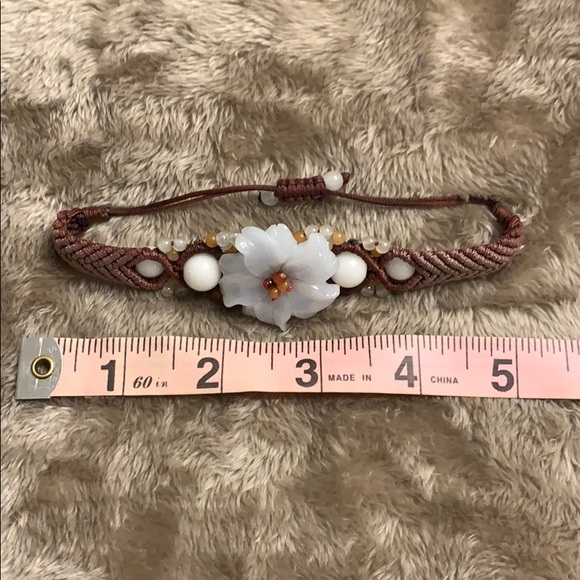 Brown braided bracelet with jade flower - Picture 3 of 4